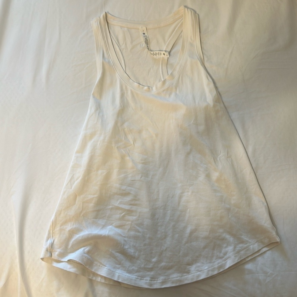 white lululemon tank top